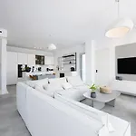 Akoya Pearl - Sea Front Vila *