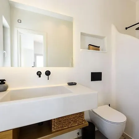 Akoya Pearl - Sea Front Villa *