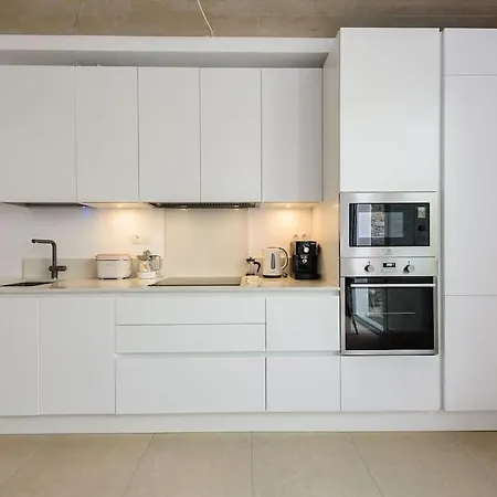 Akoya Pearl - Sea Front Villa *