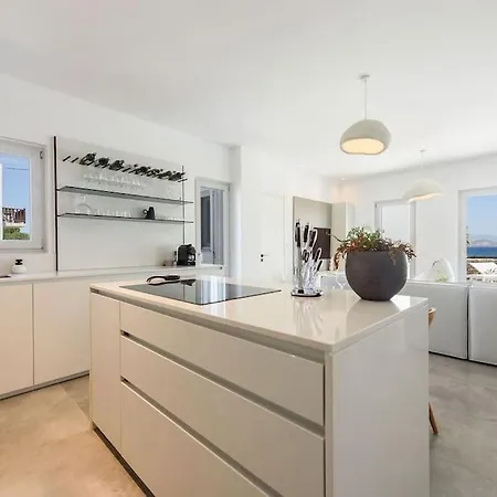 Villa Akoya Pearl - Sea Front Ampelas