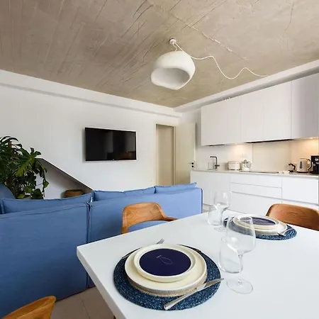 Akoya Pearl - Sea Front *