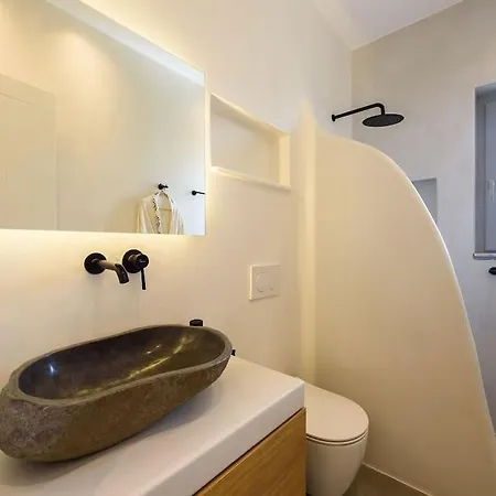 Akoya Pearl - Sea Front Villa *