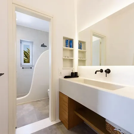 Akoya Pearl - Sea Front Villa *