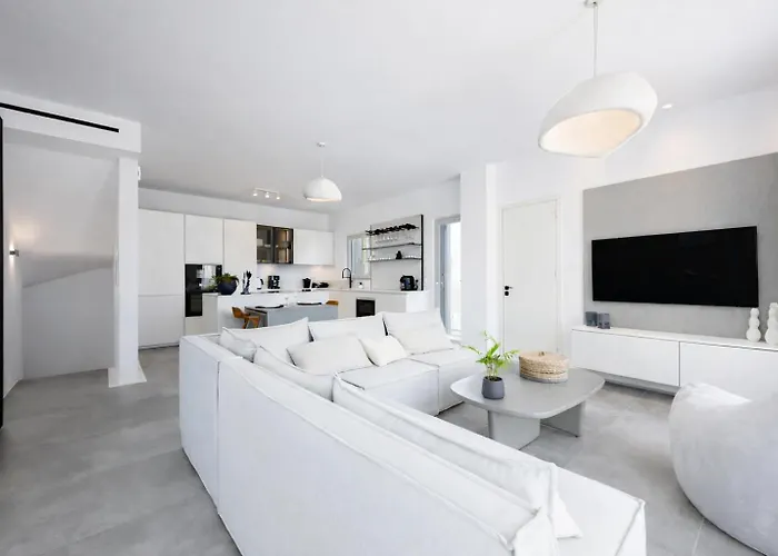 Akoya Pearl - Sea Front Villa *