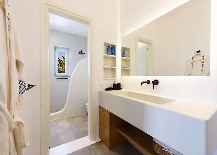 Akoya Pearl - Sea Front Villa *