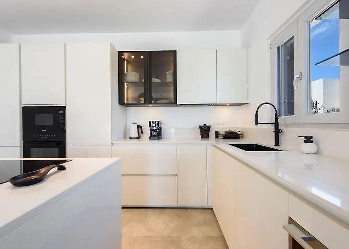 Akoya Pearl - Sea Front Villa *